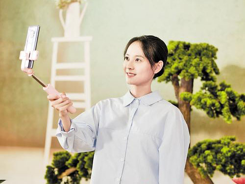 在乡土叙事中彰显时代精神——电影《花香姑娘》观后